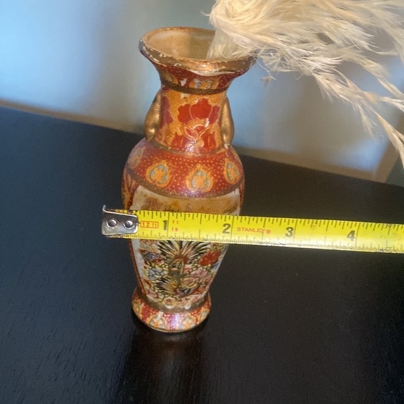 Vintage Miniature ceramic Chinese Vase urn oriental style hand painted. Gold. - Picture 12 of 12